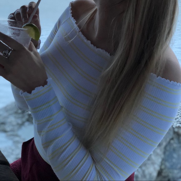 Two off-the-shoulder long sleeve tops from Pacsun - Picture 4 of 4